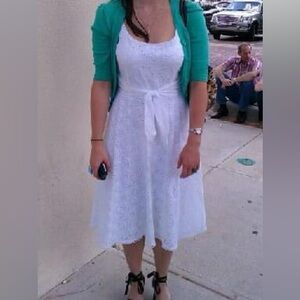 👗 White eyelet a-line Maggy London dress